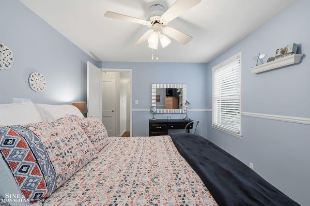 19277 Raymond Street, Grosse Pointe Woods, MI 48236