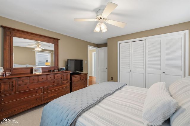 19277 Raymond Street, Grosse Pointe Woods, MI 48236