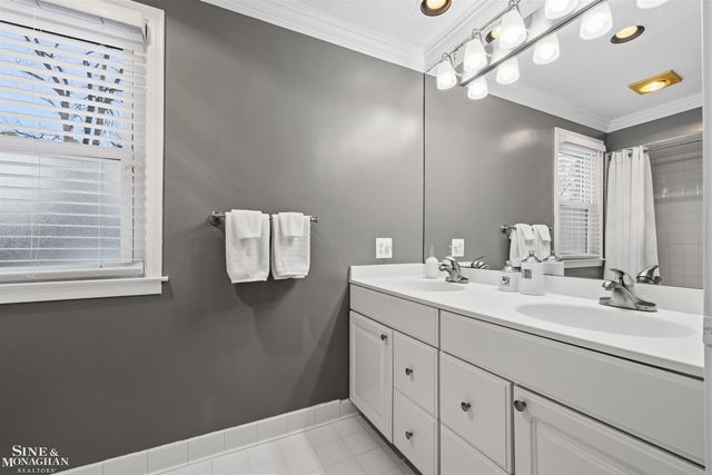 19277 Raymond Street, Grosse Pointe Woods, MI 48236