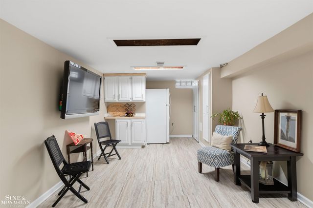 19277 Raymond Street, Grosse Pointe Woods, MI 48236