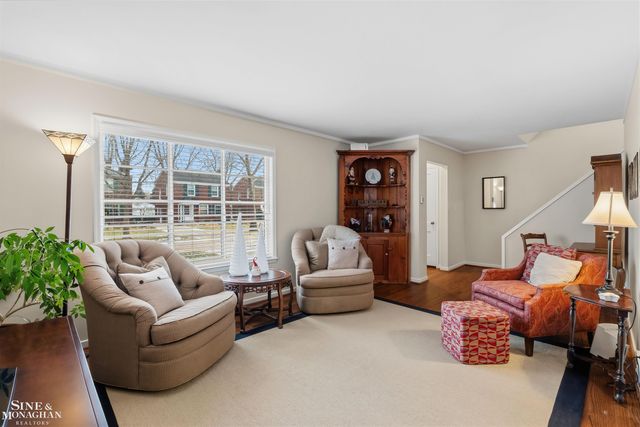 19277 Raymond Street, Grosse Pointe Woods, MI 48236