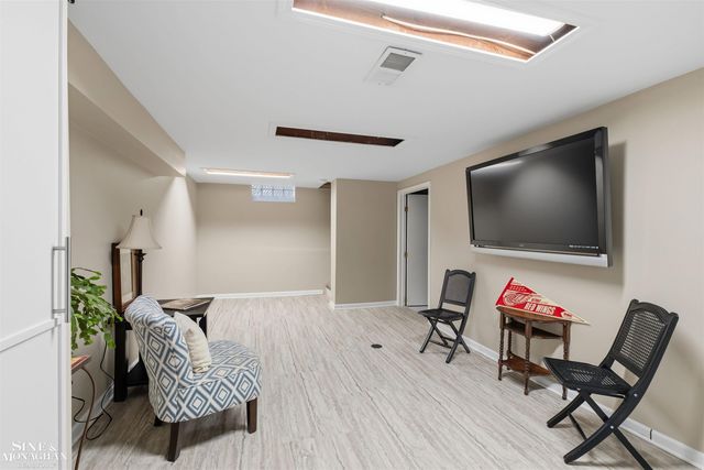 19277 Raymond Street, Grosse Pointe Woods, MI 48236