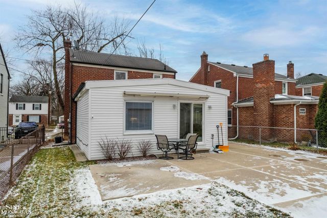 19277 Raymond Street, Grosse Pointe Woods, MI 48236