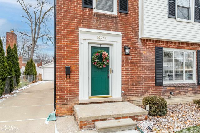 19277 Raymond Street, Grosse Pointe Woods, MI 48236