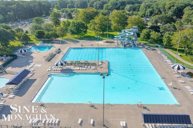 19277 Raymond Street, Grosse Pointe Woods, MI 48236