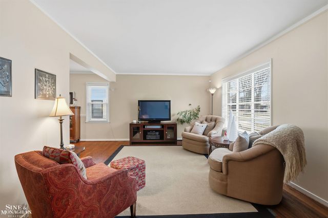 19277 Raymond Street, Grosse Pointe Woods, MI 48236