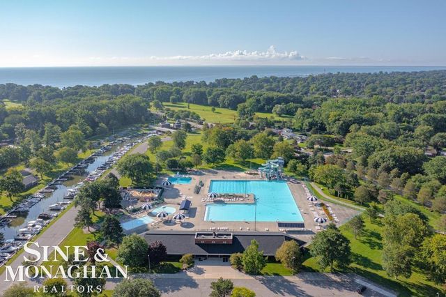 19277 Raymond Street, Grosse Pointe Woods, MI 48236