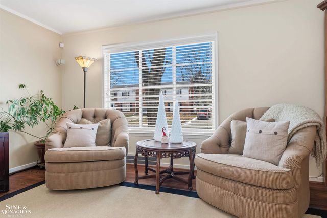 19277 Raymond Street, Grosse Pointe Woods, MI 48236