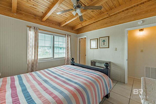 473 E 2nd Avenue, Gulf Shores, AL 36542