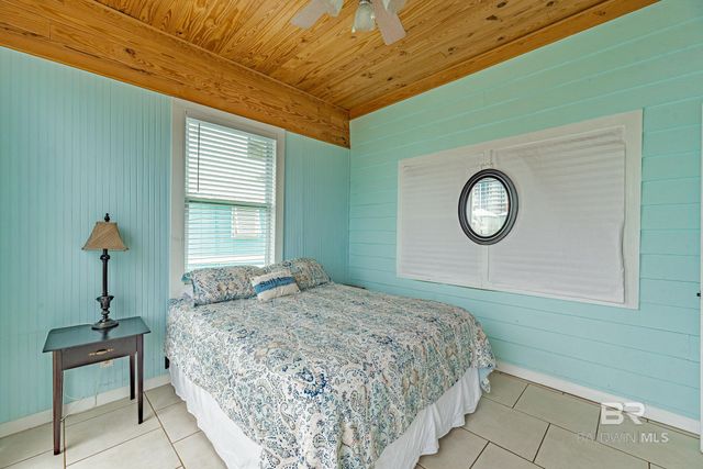 473 E 2nd Avenue, Gulf Shores, AL 36542