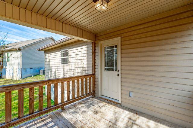 188 Cottage Crest Court, Chickamauga, GA 30707