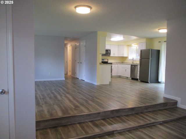 1153 2ND Ave, Vernonia, OR 97064