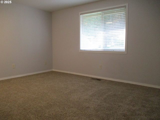 1153 2ND Ave, Vernonia, OR 97064