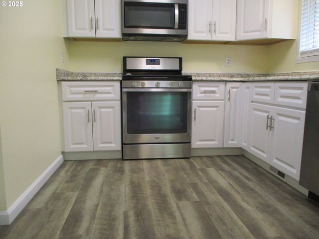 1153 2ND Ave, Vernonia, OR 97064