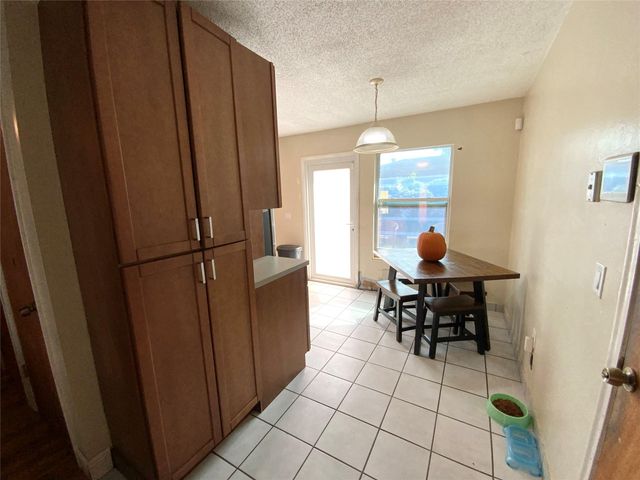 8160 SW 6th St, North Lauderdale, FL 33068