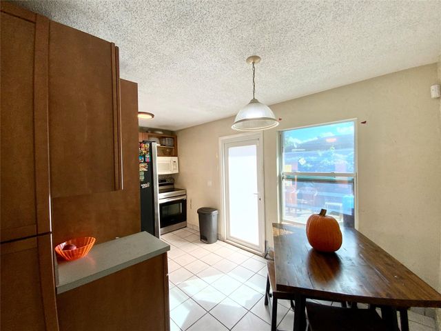 8160 SW 6th St, North Lauderdale, FL 33068