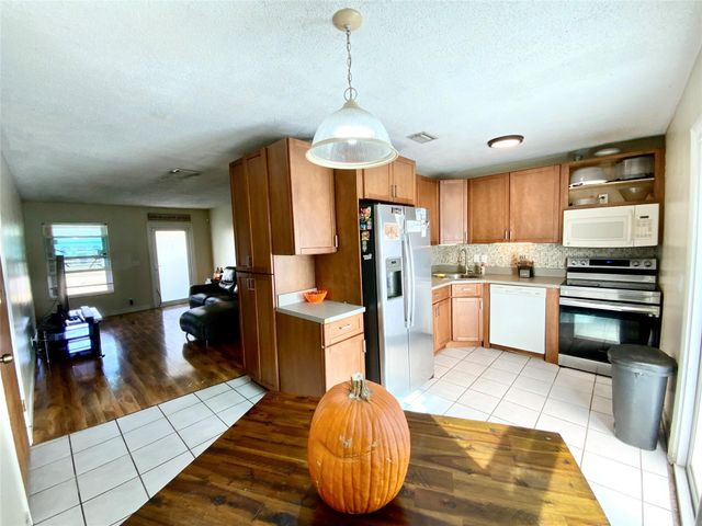 8160 SW 6th St, North Lauderdale, FL 33068