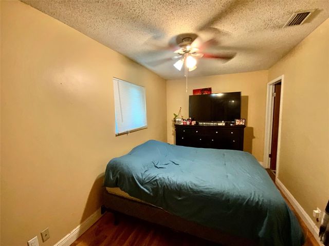 8160 SW 6th St, North Lauderdale, FL 33068