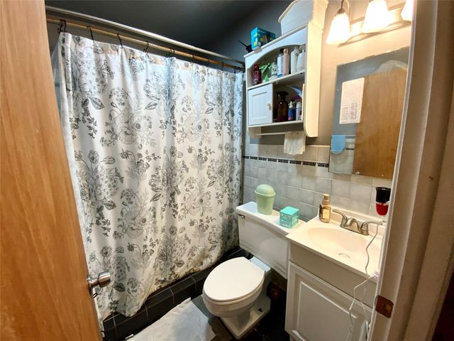 8160 SW 6th St, North Lauderdale, FL 33068