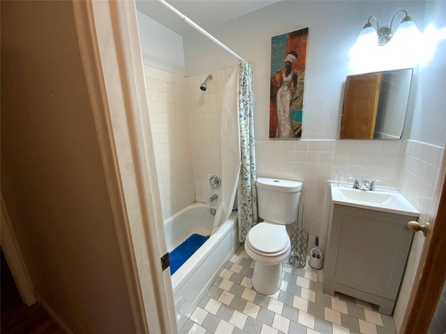 8160 SW 6th St, North Lauderdale, FL 33068