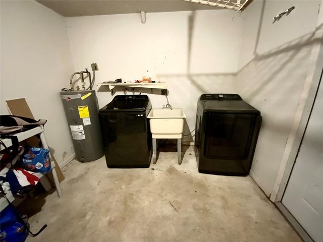 8160 SW 6th St, North Lauderdale, FL 33068