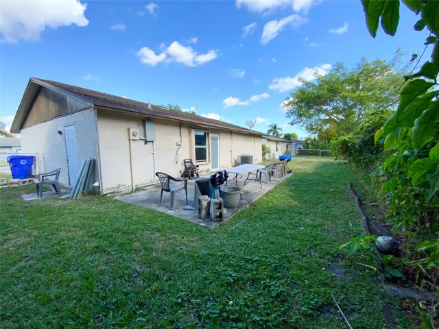 8160 SW 6th St, North Lauderdale, FL 33068