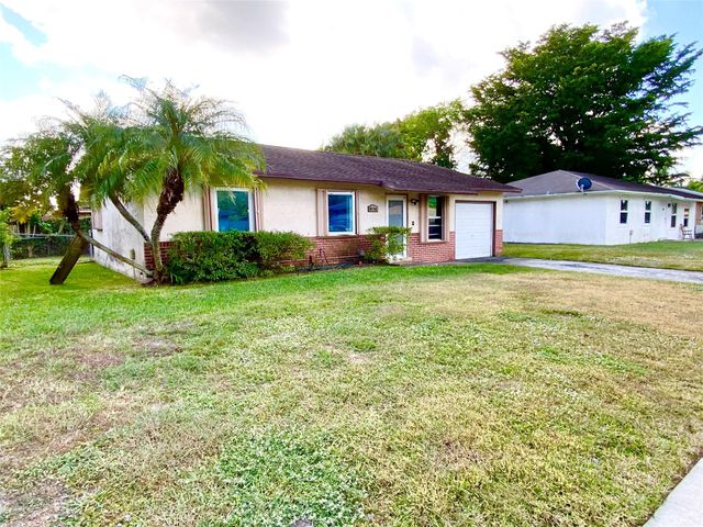 8160 SW 6th St, North Lauderdale, FL 33068