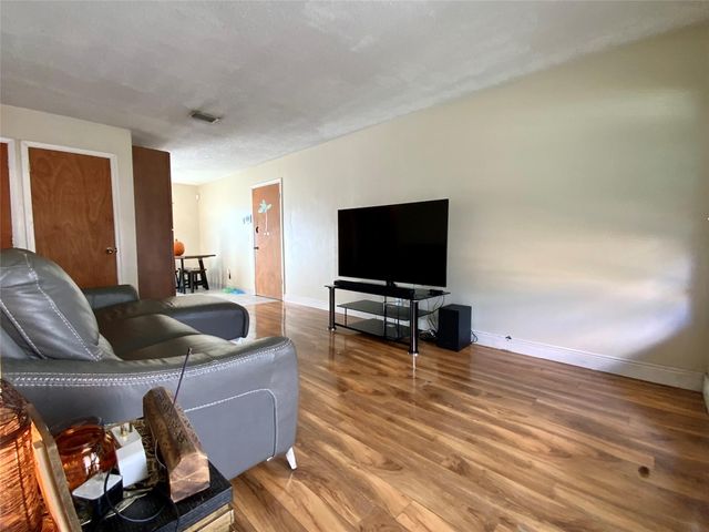 8160 SW 6th St, North Lauderdale, FL 33068