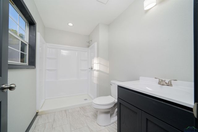 413 Sunset Ave., Gladewater, TX 75647