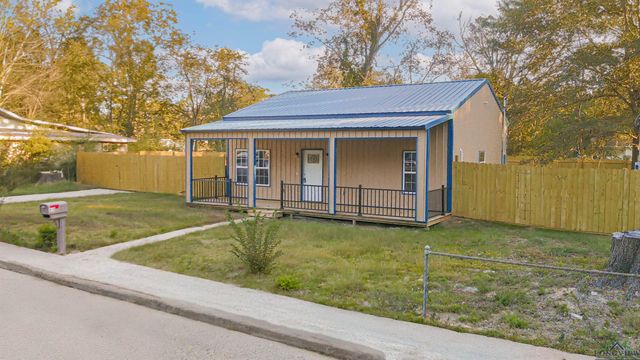 413 Sunset Ave., Gladewater, TX 75647