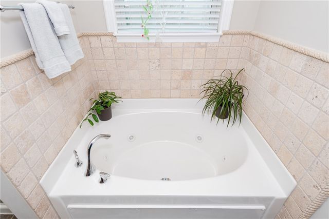 1563 N Wood Creek Drive, Clearcreek Twp, OH 45458