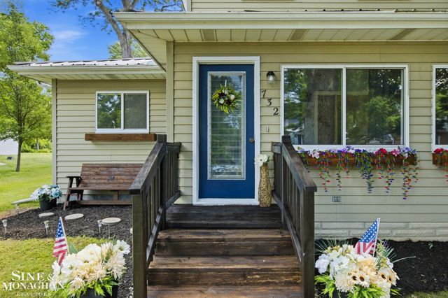 732 N 9th St Street, St Clair, MI 48079