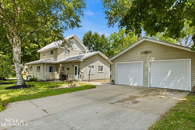 732 N 9th St Street, St Clair, MI 48079