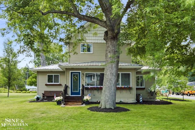 732 N 9th St Street, St Clair, MI 48079