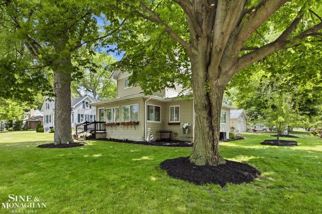 732 N 9th St Street, St Clair, MI 48079