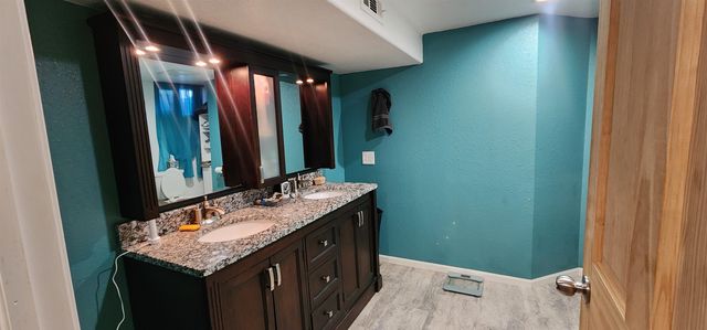 2 22 St SW, Minot, ND 58701