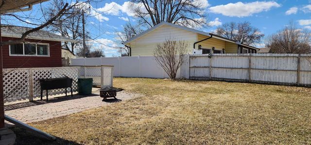 2 22 St SW, Minot, ND 58701