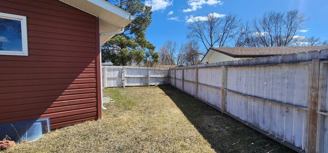 2 22 St SW, Minot, ND 58701