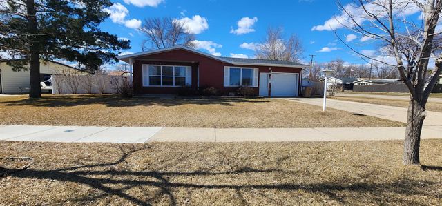 2 22 St SW, Minot, ND 58701