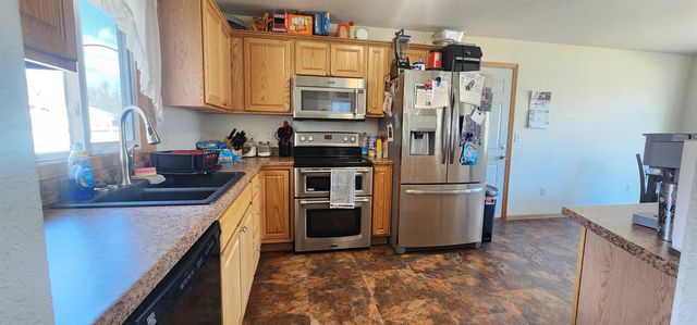 2 22 St SW, Minot, ND 58701