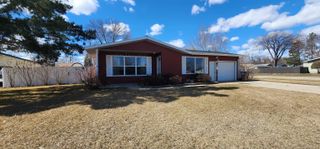 2 22 St SW, Minot, ND 58701