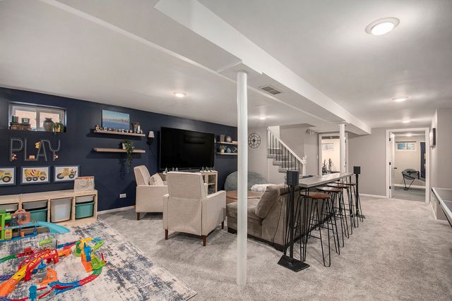 1673 Spruce Avenue, Des Plaines, IL 60018