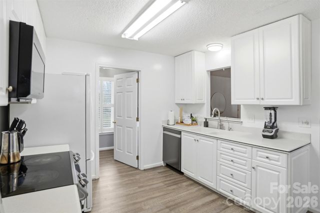 6406 Currywood Place, Charlotte, NC 28227