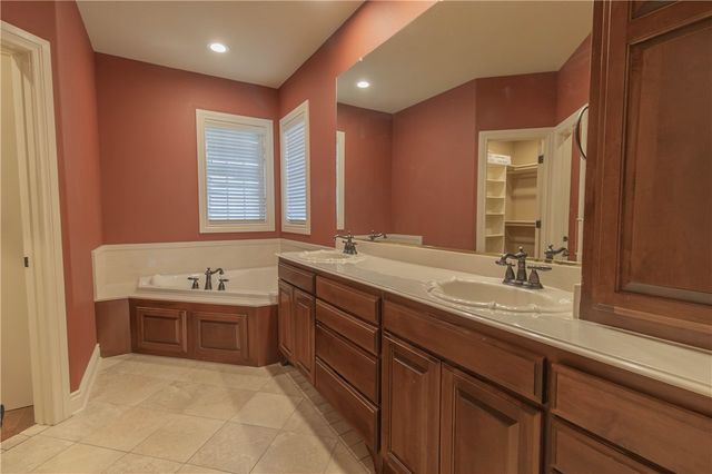 202 Olinka Pass Street, Bentonville, AR 72712