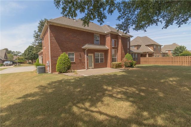202 Olinka Pass Street, Bentonville, AR 72712
