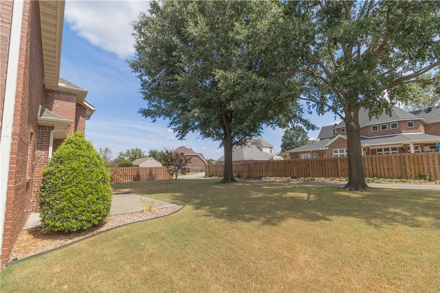 202 Olinka Pass Street, Bentonville, AR 72712