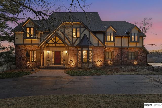 3913 Hawk Woods Circle, Omaha, NE 68112