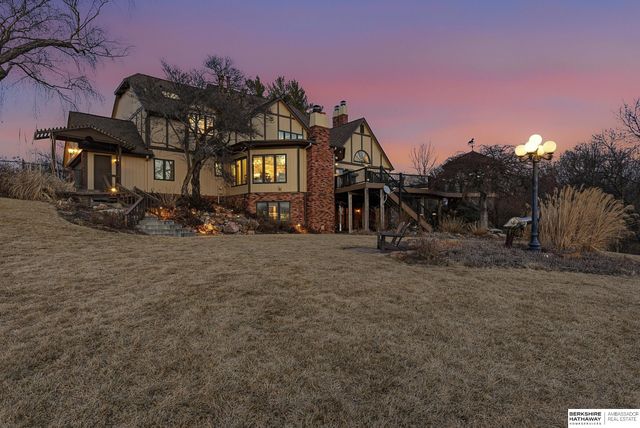 3913 Hawk Woods Circle, Omaha, NE 68112
