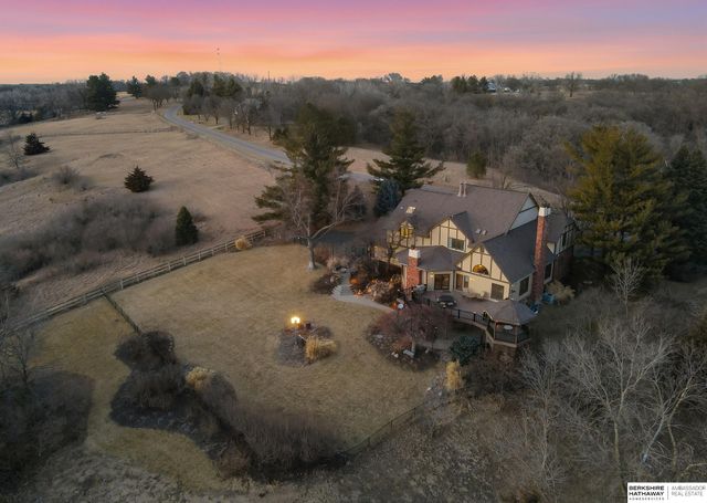 3913 Hawk Woods Circle, Omaha, NE 68112