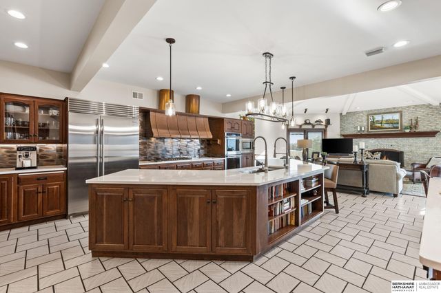 3913 Hawk Woods Circle, Omaha, NE 68112